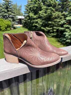 Veracruz Artisans Women's Perforated Leather Ankle Booties